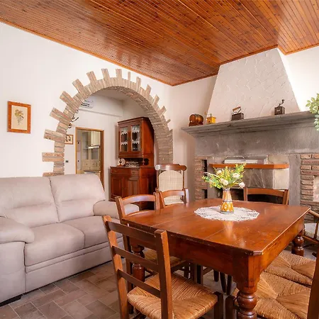 Holiday home La Dimora Dell'abramo-la Banda Sillicano